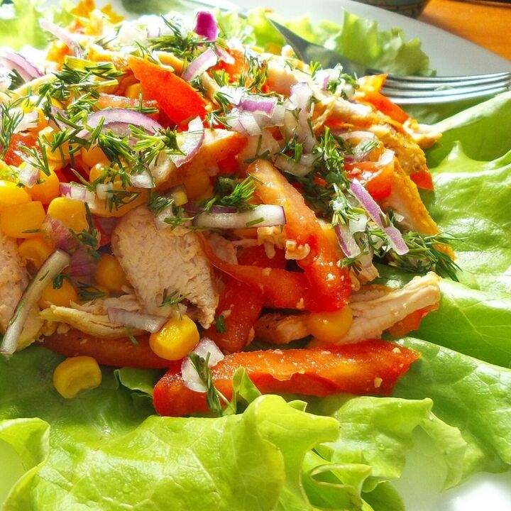 Ensalada de verduras con pollo